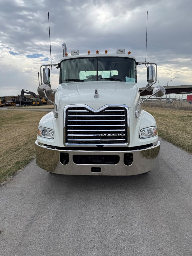 2018 Mack CXU613 - image 2